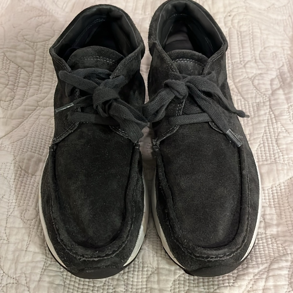 EUC Vince Dark Grey Suede Chukka  Boot size 8